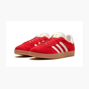 adidas gazelle - red - size 6.5 women’s / 5.5 men’s